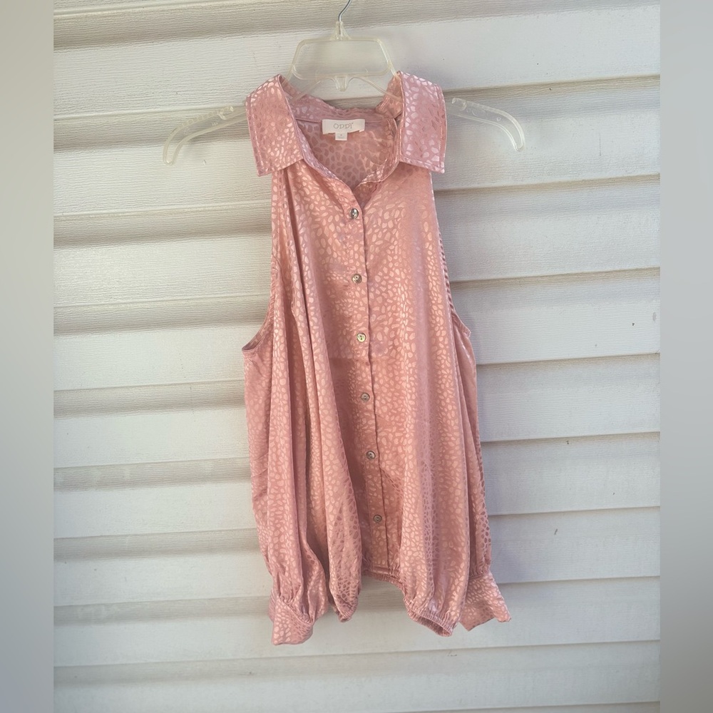ODDY top | ODDY cold shoulder top size S. Color pink